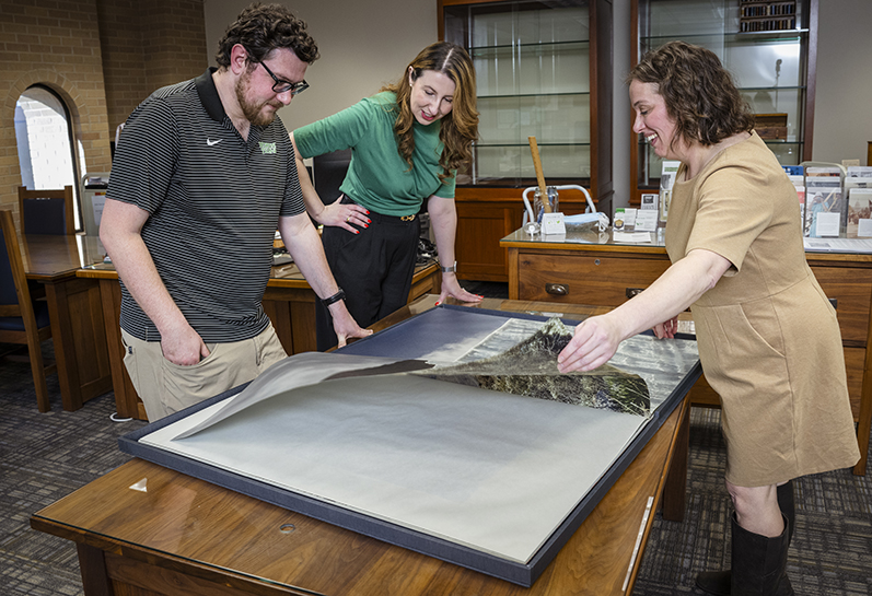 Photo of faculty and staff in UNT Special Collections